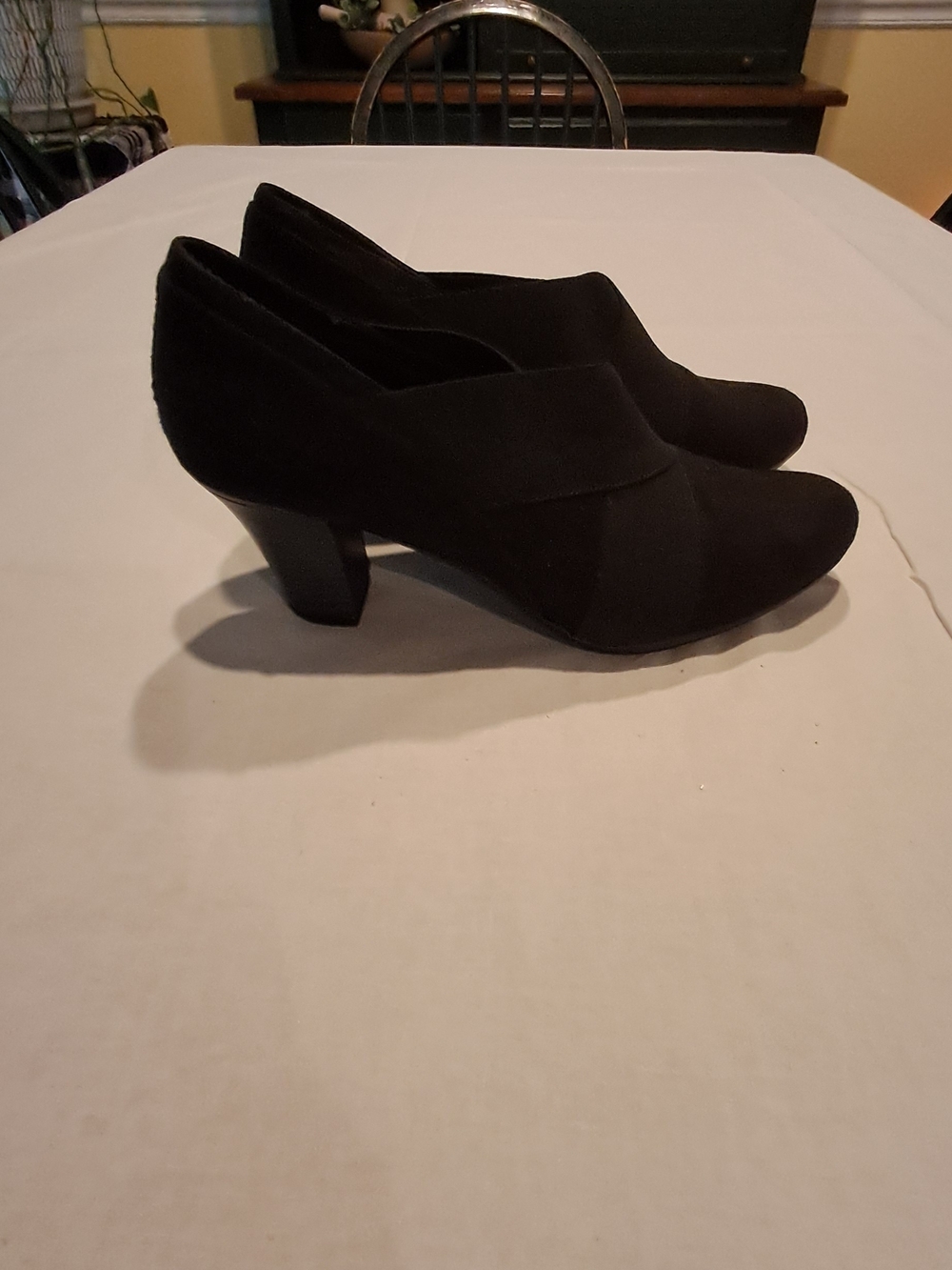 Jaclyn Smith Women's Black Suede Mid Heel Booties Size 8M